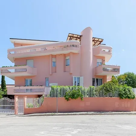 Apartment Luxury Home-near The Sea Garden Fermo