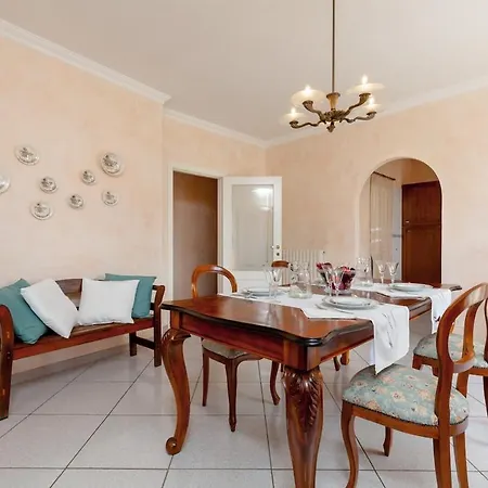 Luxury Home-near The Sea Garden شقة