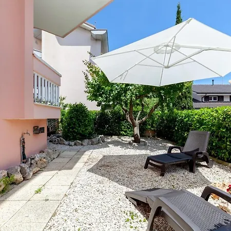 Apartmán Luxury Home-near The Sea Garden *